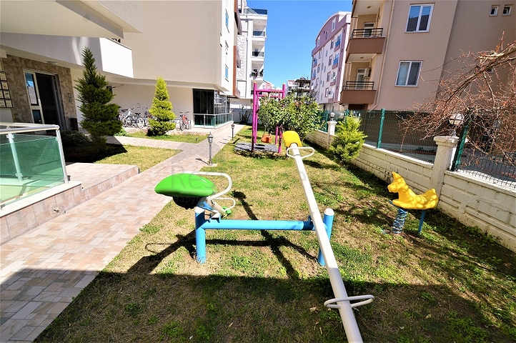 Меблированная квартира 2+1 в комплексе с бассейном в Анталии