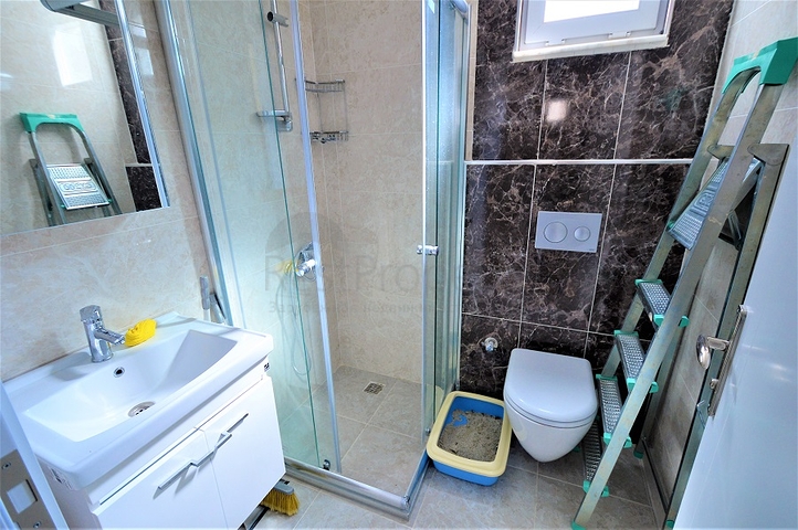 Меблированная квартира 2+1 в комплексе с бассейном в Анталии