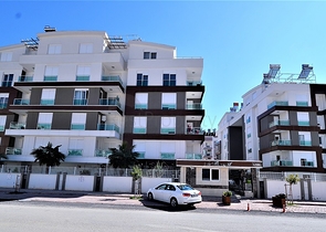 Меблированная квартира 2+1 в комплексе с бассейном в Анталии