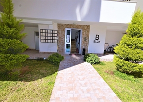 Меблированная квартира 2+1 в комплексе с бассейном в Анталии