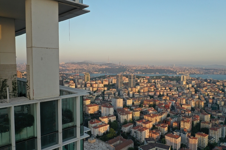 Уникальный небоскреб в самом центре Стамбула, район Шишли