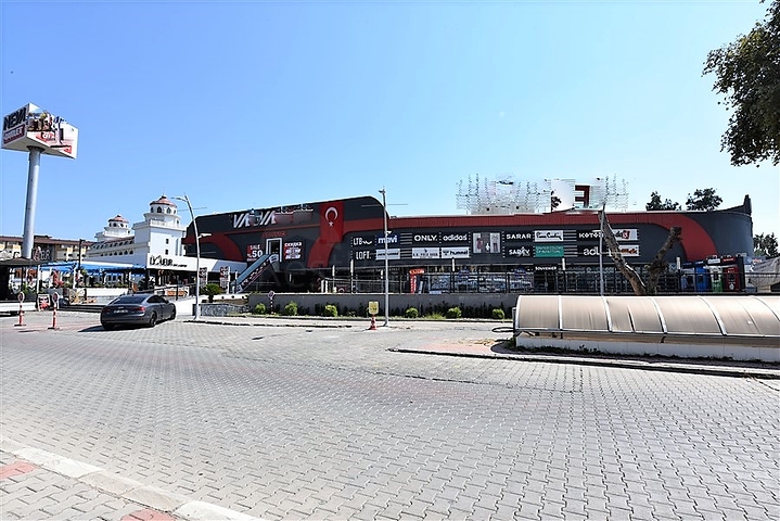 Магазины и торговые помещения в новом торговом центре в районе Конаклы