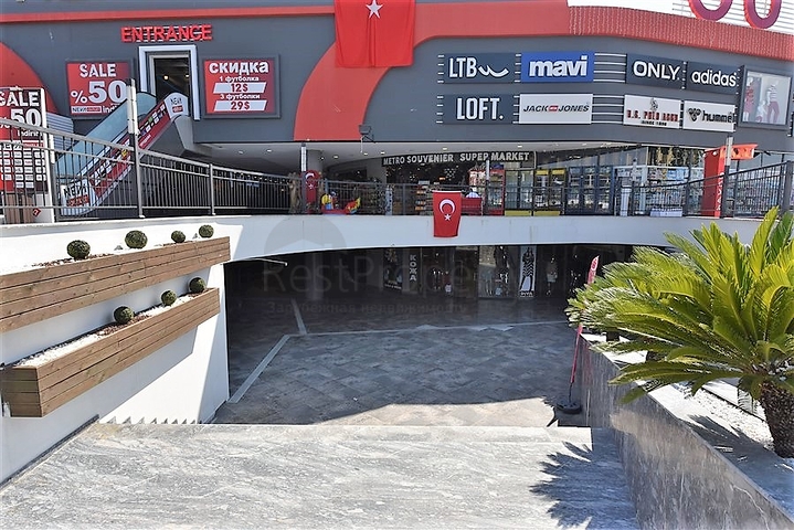 Магазины и торговые помещения в новом торговом центре в районе Конаклы
