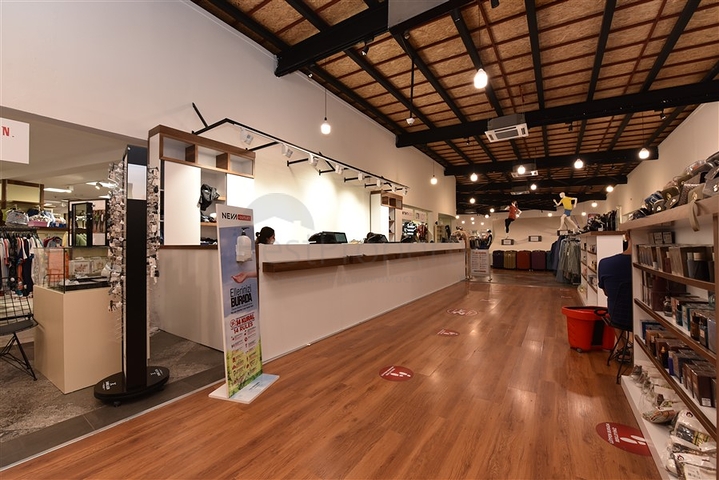 Магазины и торговые помещения в новом торговом центре в районе Конаклы