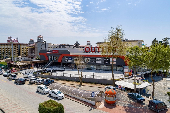 Магазины и торговые помещения в новом торговом центре в районе Конаклы