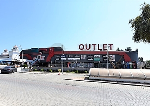 Магазины и торговые помещения в новом торговом центре в районе Конаклы