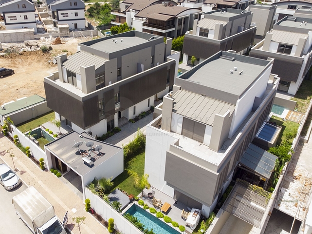 Виллы планировки 6+1 в районе Коньяалты Анталья