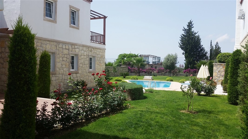 Двухэтажная вилла в турецком стиле