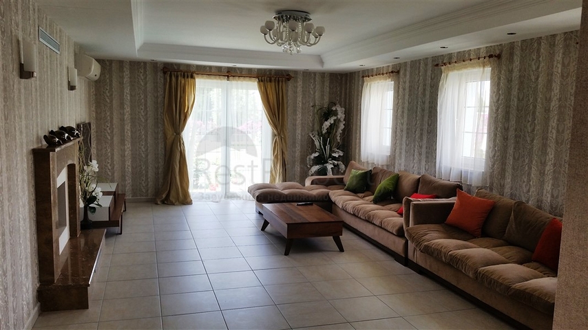 Двухэтажная вилла в турецком стиле