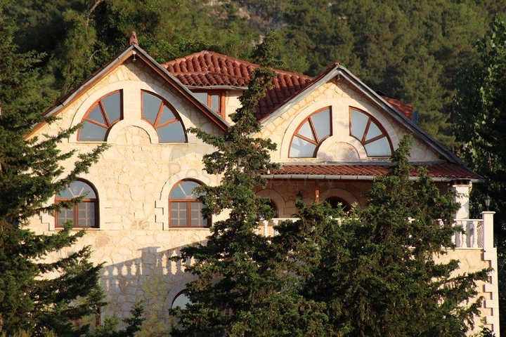 Усадьба-гостиница в тосканском стиле в Бейджике Кемере