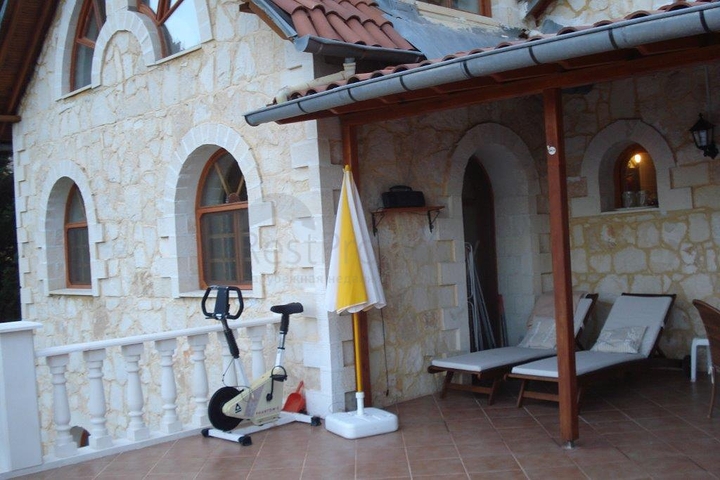 Усадьба-гостиница в тосканском стиле в Бейджике Кемере