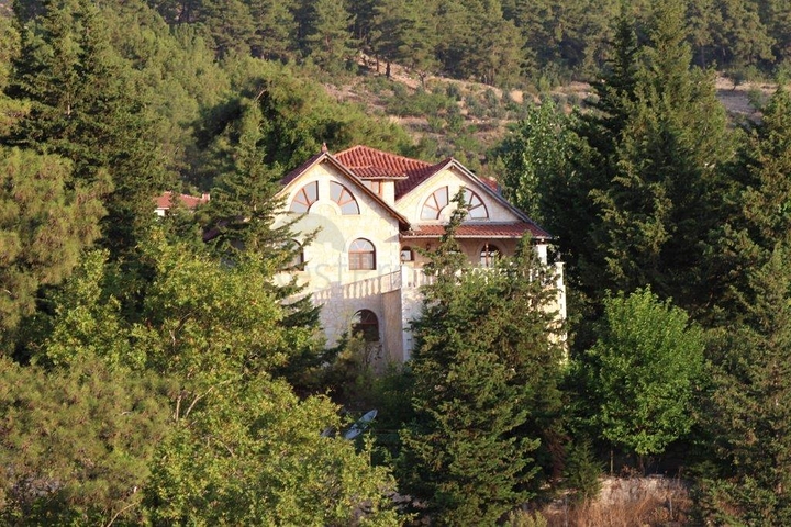 Усадьба-гостиница в тосканском стиле в Бейджике Кемере