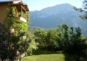 Усадьба-гостиница в тосканском стиле в Бейджике Кемере