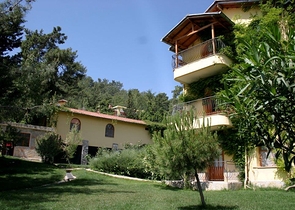 Усадьба-гостиница в тосканском стиле в Бейджике Кемере