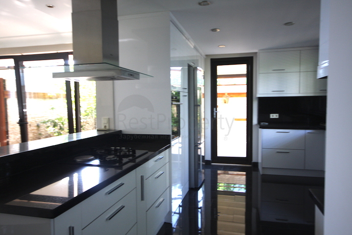 Частная вилла в самом центре Лары в Анталии