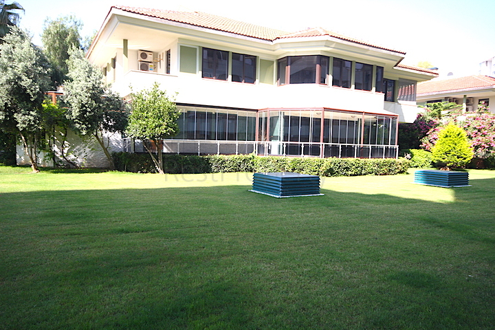 Частная вилла в самом центре Лары в Анталии