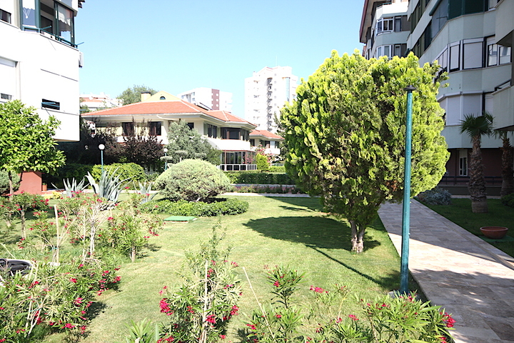 Частная вилла в самом центре Лары в Анталии