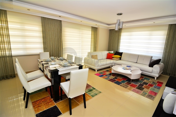 Квартиры в комплексе с бассейном в Махмутларе