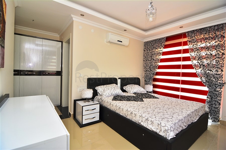 Квартиры в комплексе с бассейном в Махмутларе