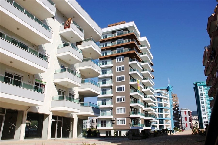 Квартиры в комплексе с бассейном в Махмутларе