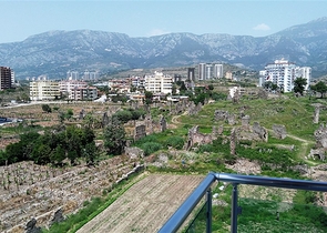 Квартиры в комплексе с бассейном в Махмутларе