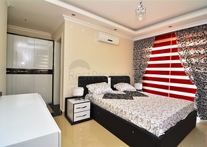 Квартиры в комплексе с бассейном в Махмутларе