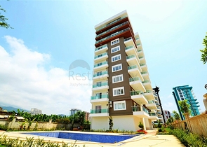 Квартиры в комплексе с бассейном в Махмутларе