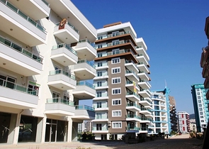 Квартиры в комплексе с бассейном в Махмутларе