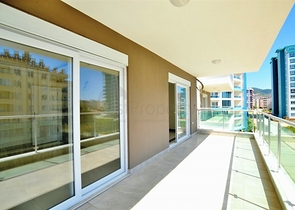 Квартиры в комплексе с бассейном в Махмутларе