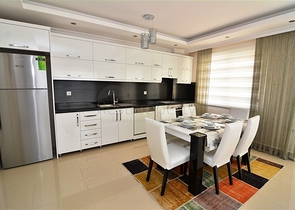 Квартиры в комплексе с бассейном в Махмутларе