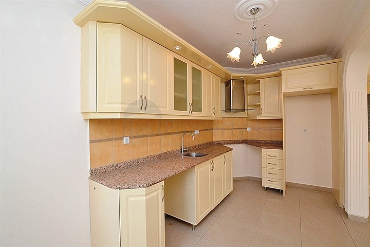 Светлая квартира в комплексе с инфраструктурой