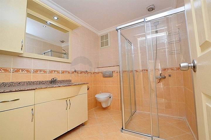 Светлая квартира в комплексе с инфраструктурой