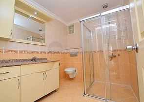 Светлая квартира в комплексе с инфраструктурой