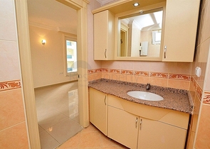 Светлая квартира в комплексе с инфраструктурой