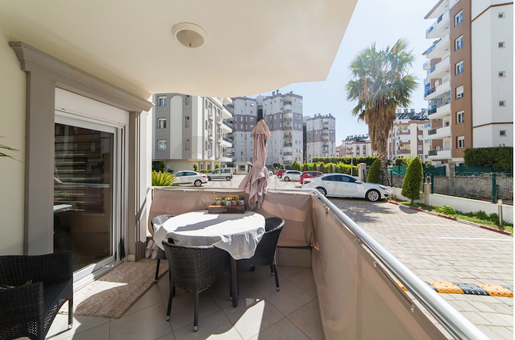 Солидная квартира 2+1 с мебелью в районе Лара-Чаглаян, Анталия