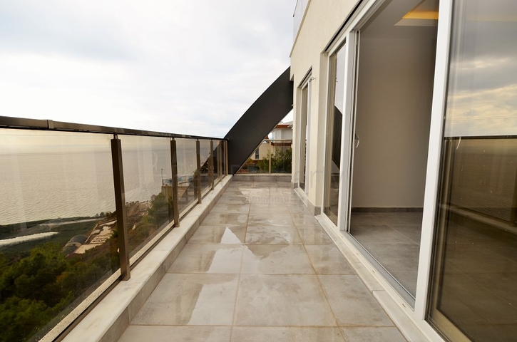 Большая вилла с красивым видом в Каргыджаке