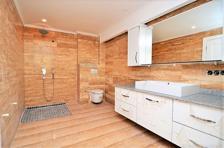 Большая вилла с красивым видом в Каргыджаке