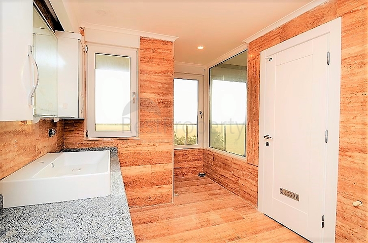 Большая вилла с красивым видом в Каргыджаке