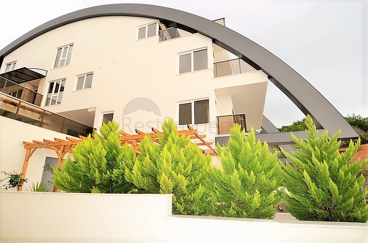 Большая вилла с красивым видом в Каргыджаке