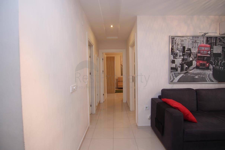 Трехкомнатная квартира в центре Оба