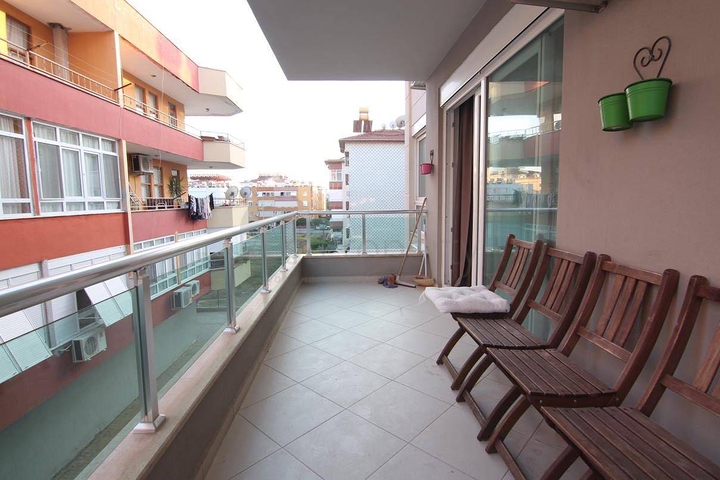 Трехкомнатная квартира в центре Оба