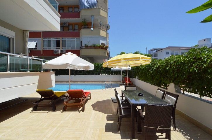 Трехкомнатная квартира в центре Оба