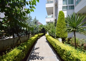 Трехкомнатная квартира в центре Оба