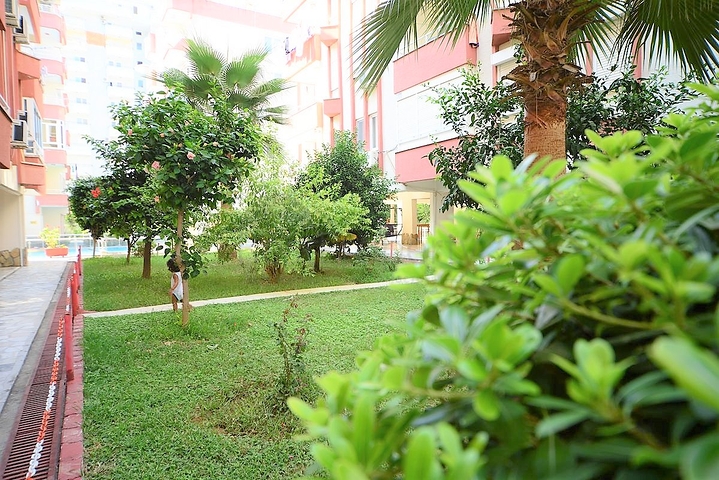 Меблированные апартаменты 1+1 в районе Махмутлар