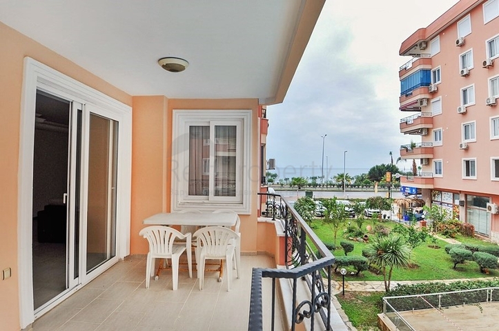 Меблированные апартаменты в комплексе у самого моря