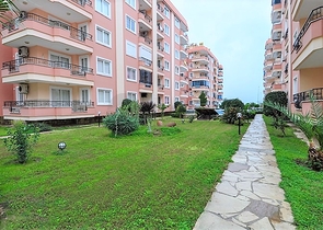 Меблированные апартаменты в комплексе у самого моря