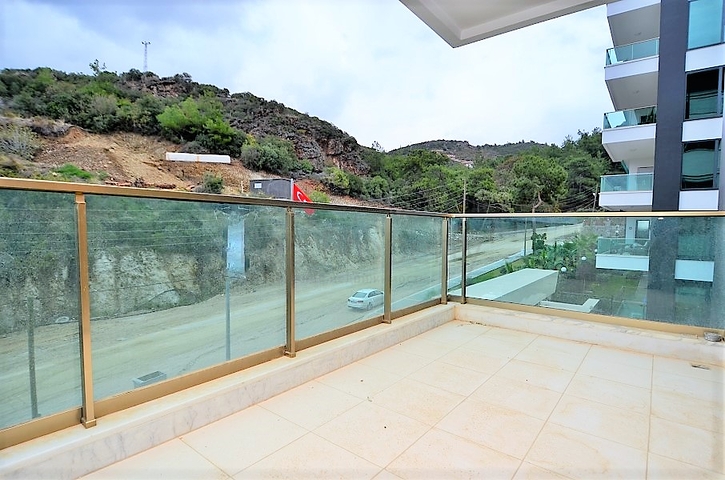 Апартаменты 2+1 в комплексе с собственным пляжем