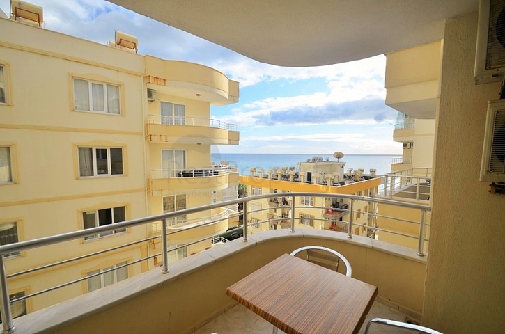 Апартаменты в комплексе на первой линии у моря