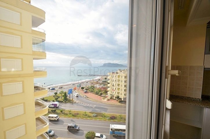 Апартаменты в комплексе на первой линии у моря