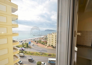 Апартаменты в комплексе на первой линии у моря